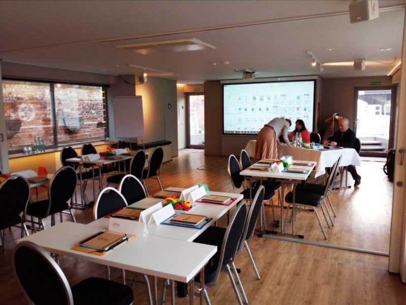 Floating training room for workshops in Berlin