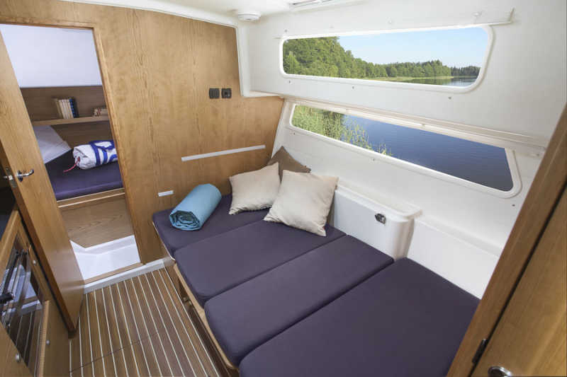 Cozy wooden-look bunk on the Lilly houseboat