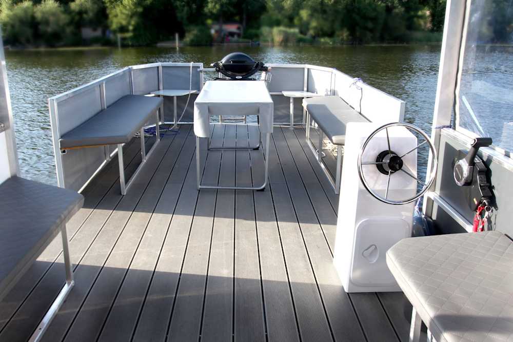 Barbecue Raft with slide | raft rental Lake Tegel