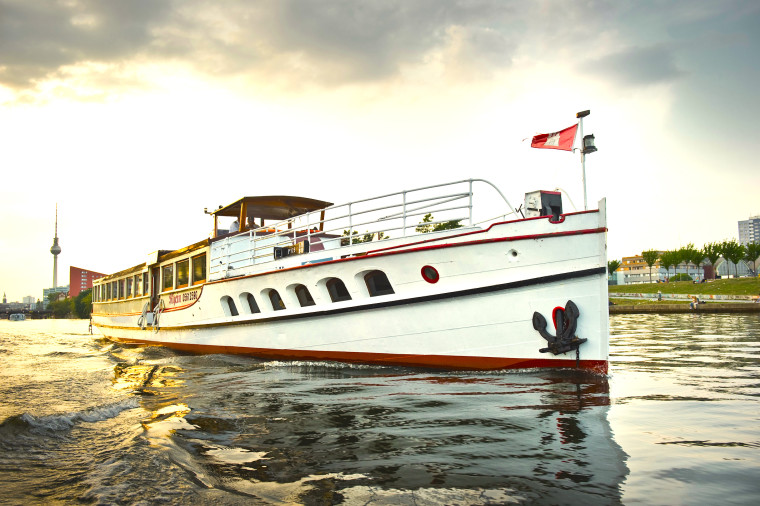 Partyschiff Rhein Oberbaumbrücke Berlin