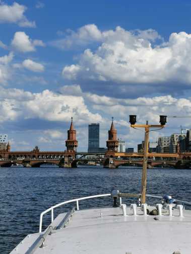 View from the upper deck of the small party boat Miss Choy at full speed onto the Oberbaum Bridge