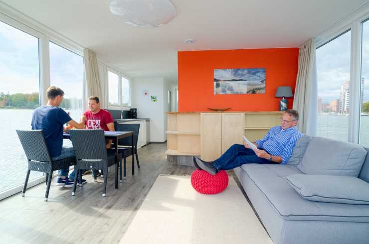 Living room with seating and guests on the Loreen houseboat