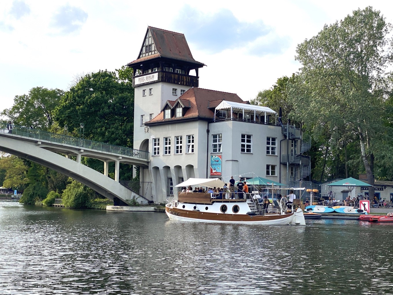 Insel der Jugend mit Abteibrücke