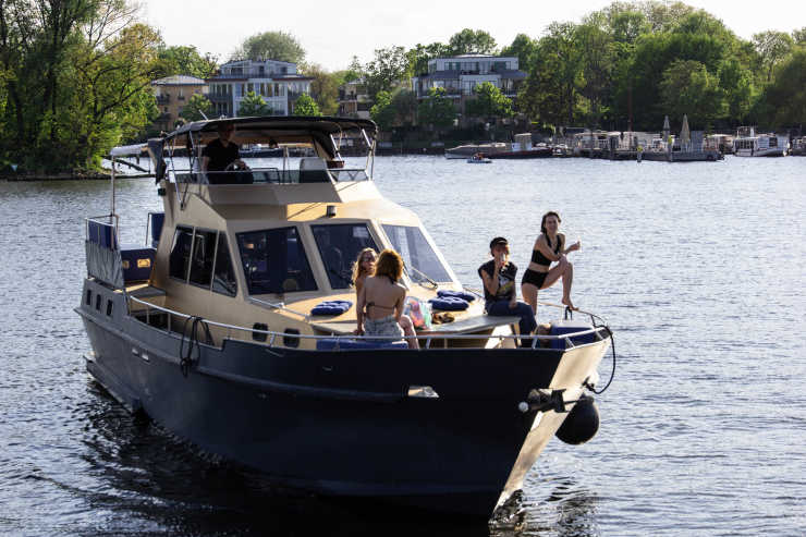 Yacht Surrender in Berlin