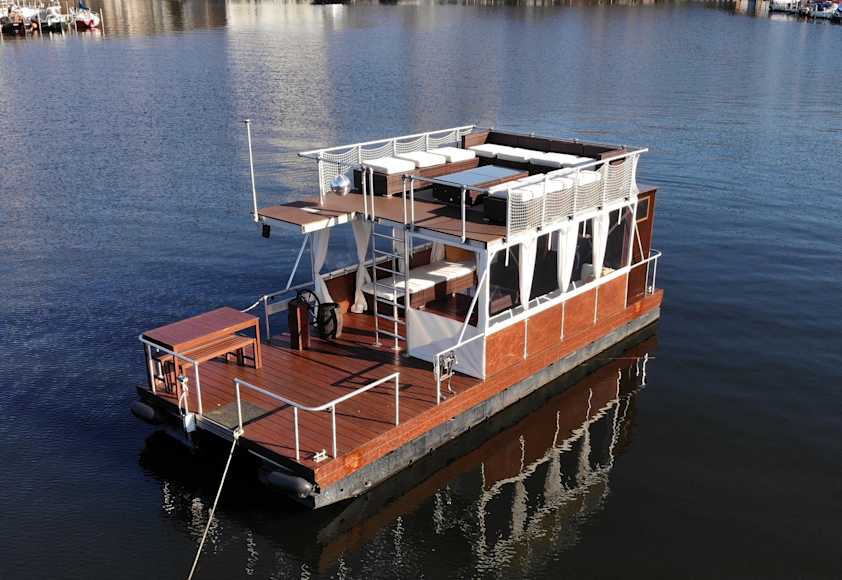 Lounge raft and grill boat for rent | Berlin boat rental