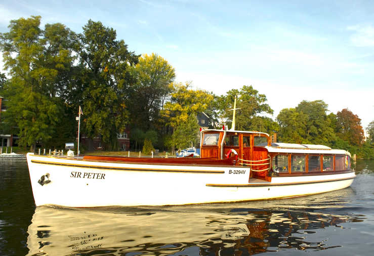 Rent Berlin's most beautiful luxury yacht Sir Peter at Berlin boat rental