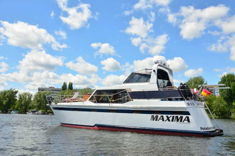 Houseboat Maxima can be rented in Potsdam