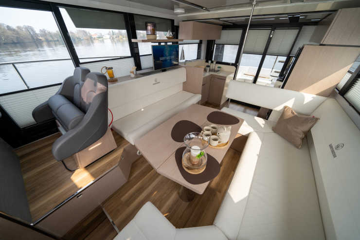 Cozy living room with TV on the Seamster 45 houseboat