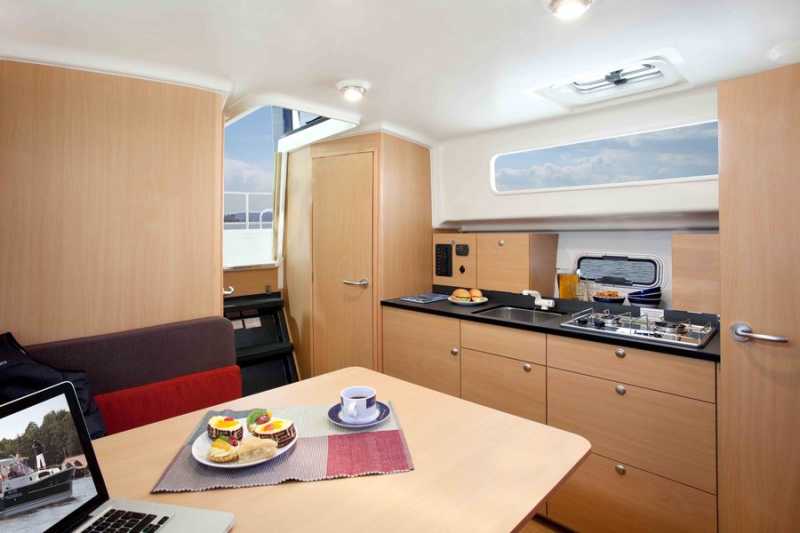 Houseboat Lilly with living room and kitchen