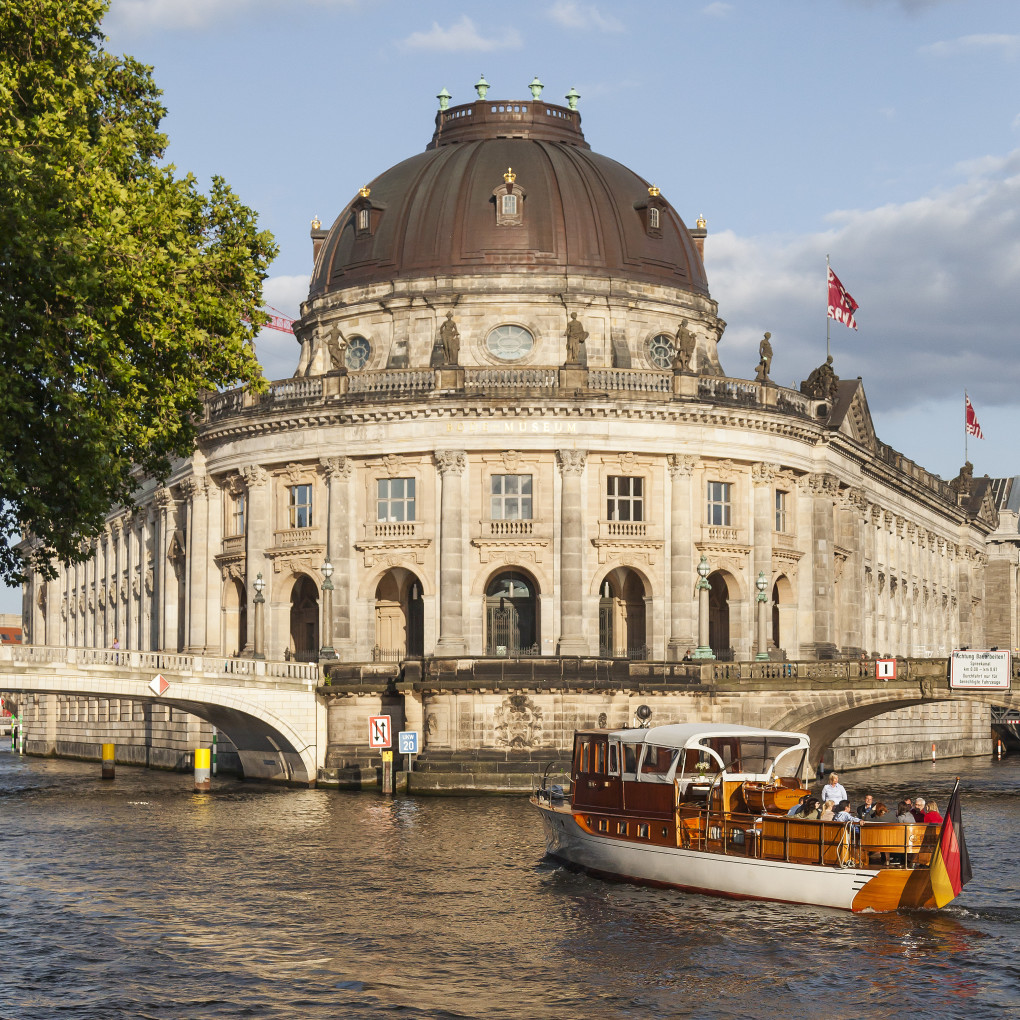 The Aida on a boat tour on Museum Island