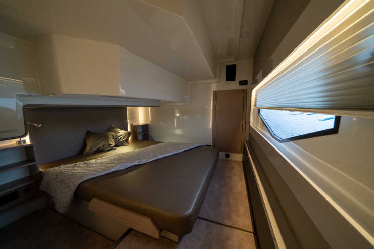 Ein weiteres Schlafzimmer auf dem Hausboot Seamster 45