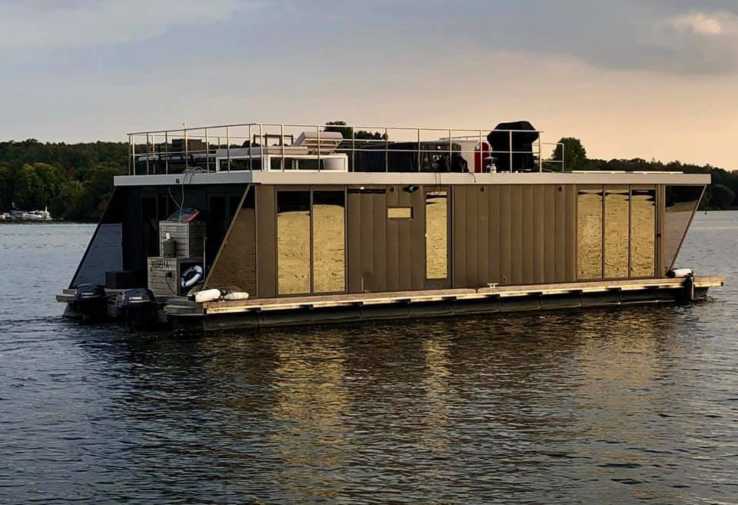 The houseboat Mabelle Joyeuse on the water at sunset