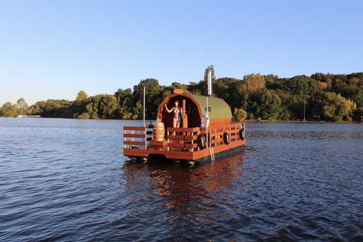 Rent a sauna raft on the Havel in Berlin