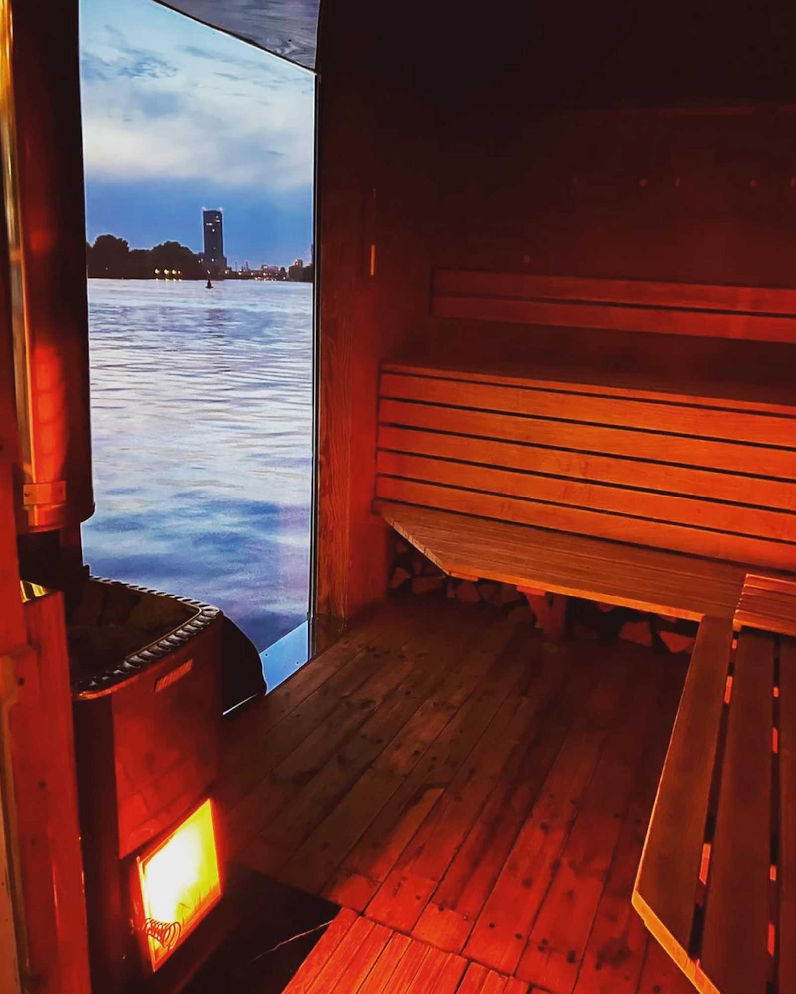 Sauna Boat on the Spree | Berlin Boat Rental