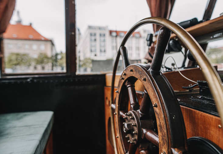 The steering on the Berlin party ship Golda