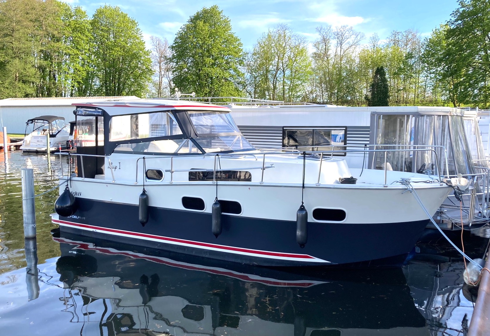 Rent Houseboat Lilly for 6 people Berlin boat rental