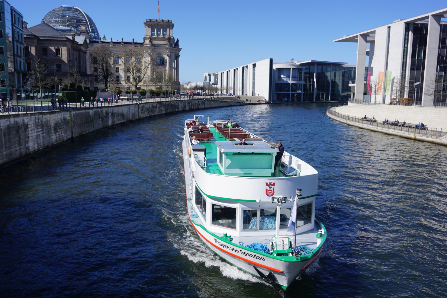 Boat tour through the government district with the ship Wappen von Spandau