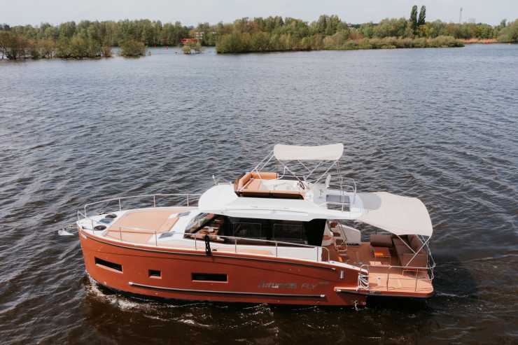 Cobra Yacht boat rental