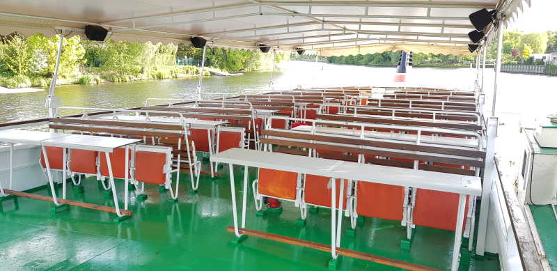 Upper deck with tables and chairs on the Havelglück ship