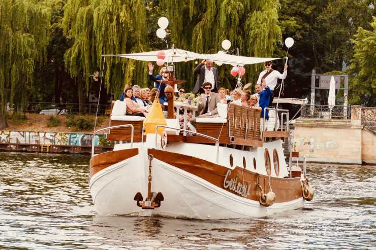 Rent the party ship Geilezeit in Berlin for your wedding