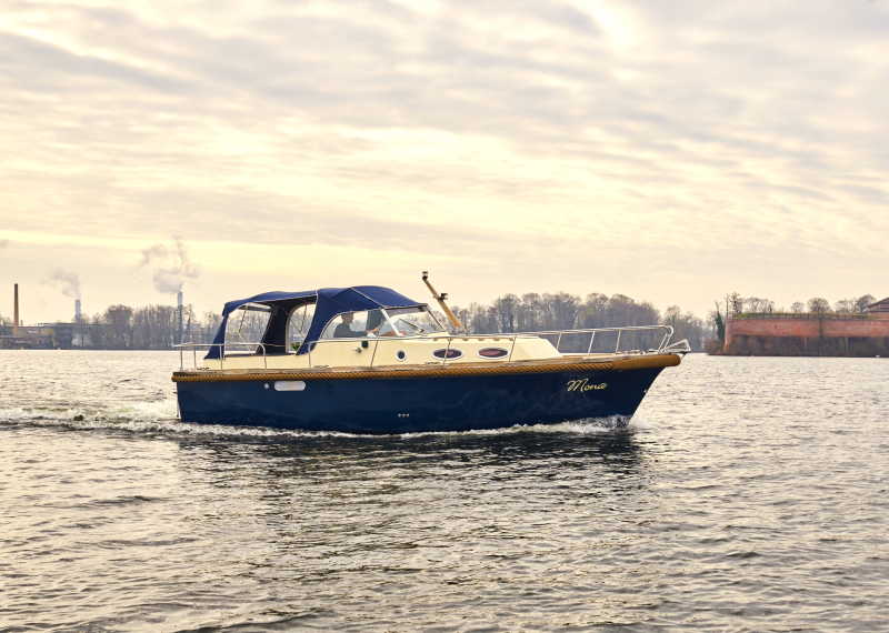Houseboat Mona in Berlin Spandau and Tegel