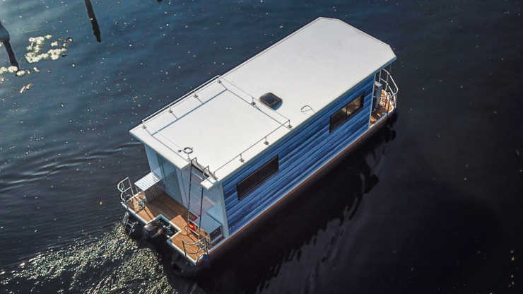 Vogelperspektive auf das Hausboot Flexmobil mit begehbarem Dach