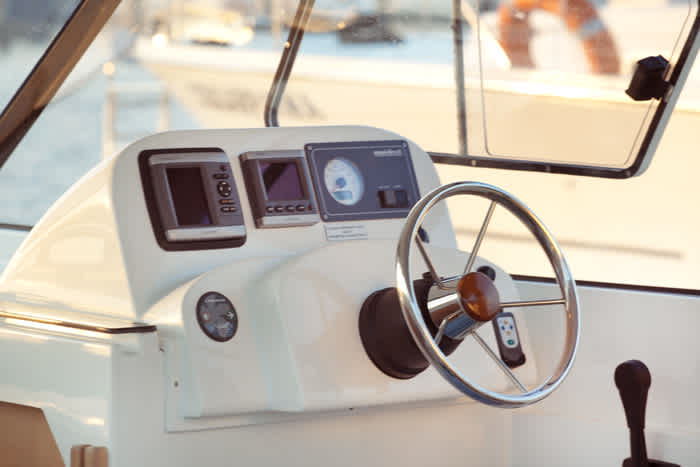 Steering wheel on the houseboat Lilly