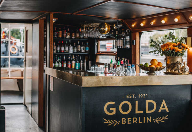 Bar im Stil der 20er Jahre auf dem Boot Golda
