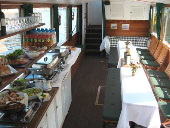 Buffet auf der Yacht MS Heidelberg in Berlin Tegel