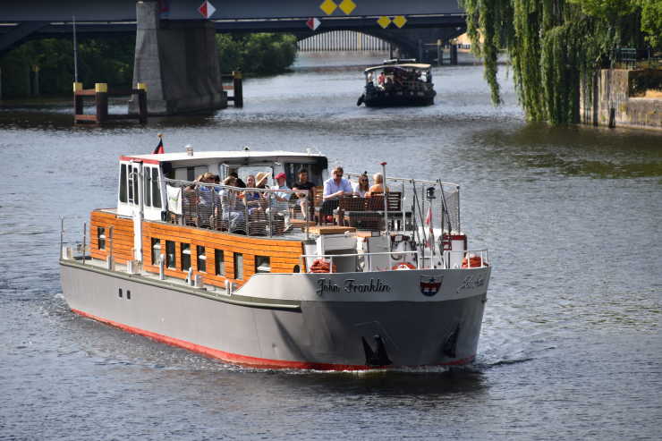 Experience seminars and event on the Spree with the John Franklin