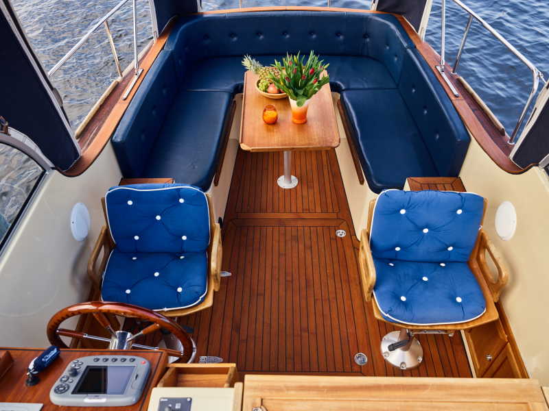 Yacht Mona for two people