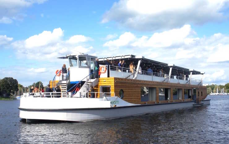 Rent the seminar ship as a floating event location in Berlin