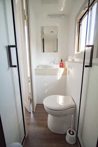 Die Toilette des Flexmobil 8.0. Hausbootes