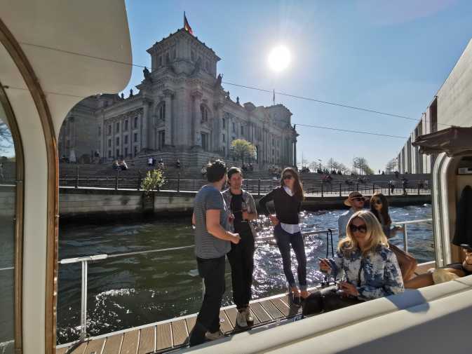 Boot Ian Fraser auf einer Stadtrundfahrt durch die Berliner Innenstadt
