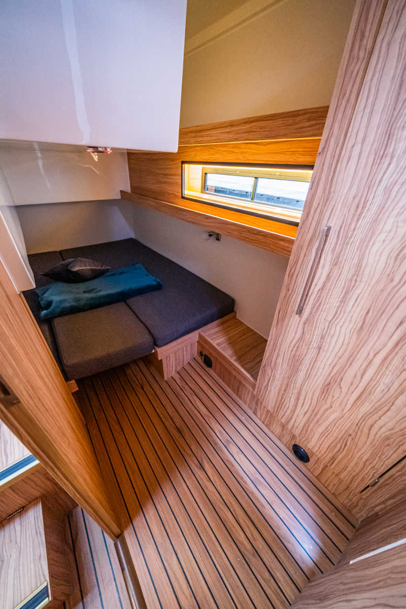 Schlafzimmer mit Ausblick auf der Yacht Futura