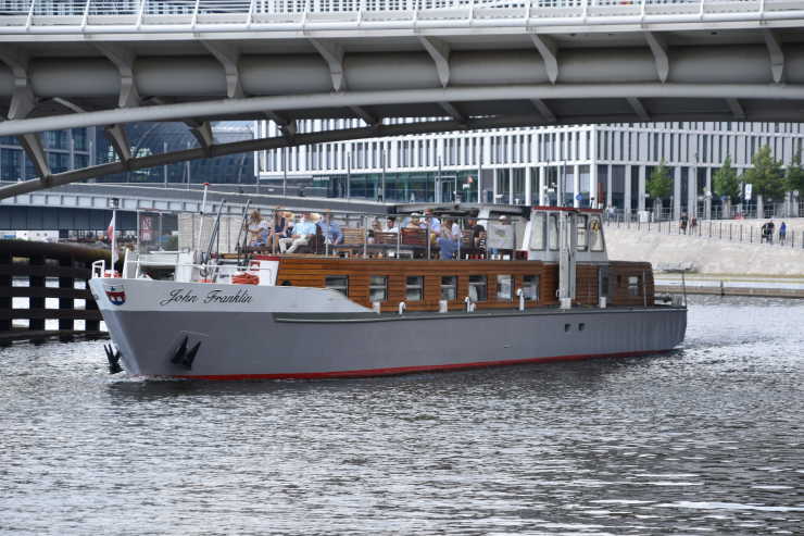 Bootstour durch die Berliner Innenstadt auf dem Schiff John Franklin