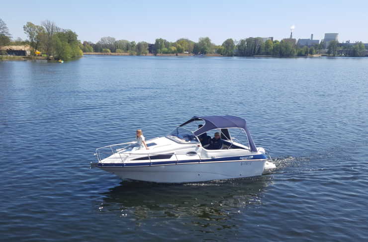 Dieses Motorboot können Sie in Berlin Tegel mieten