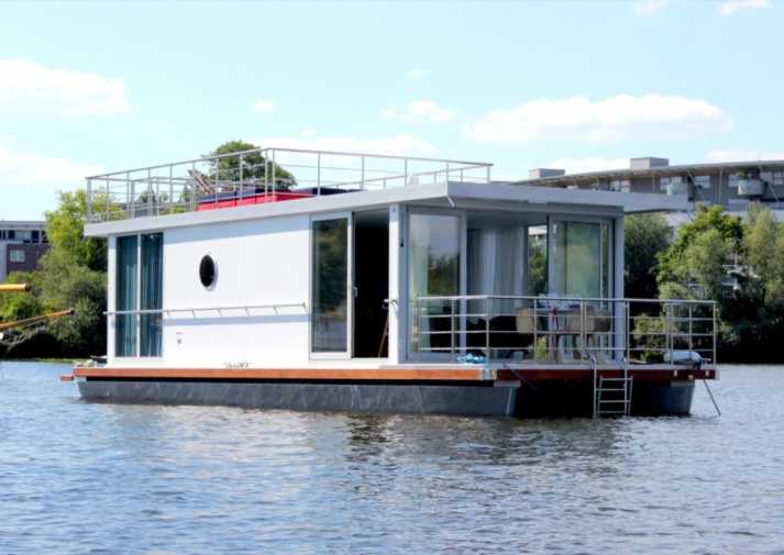 You can rent the SQUARE houseboat in Berlin