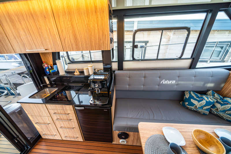Exklusive Küchenausstattung auf der Yacht Futura