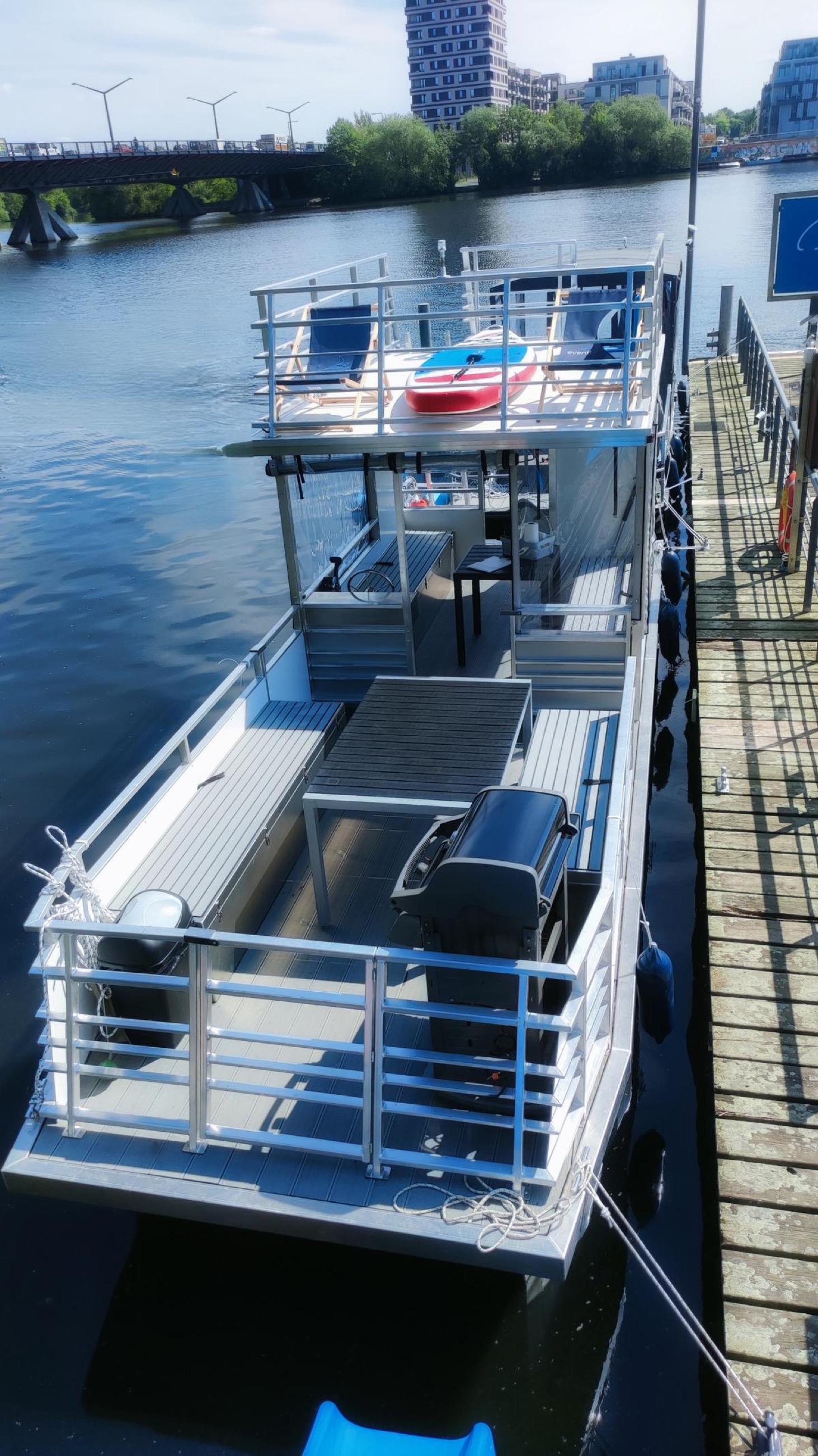 Partyfloß mit Rutsche und Grill | Floß mieten Tegeler See