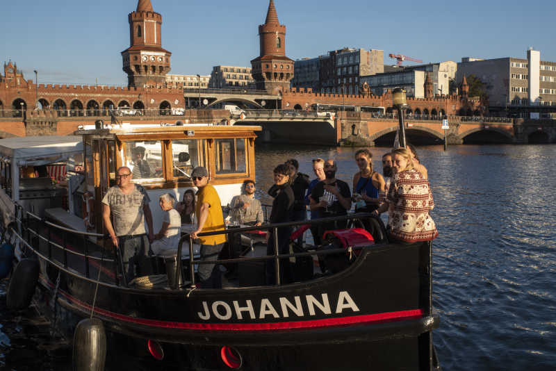 Salon boat Johanna at the Oberbaum Bridge in Berlin