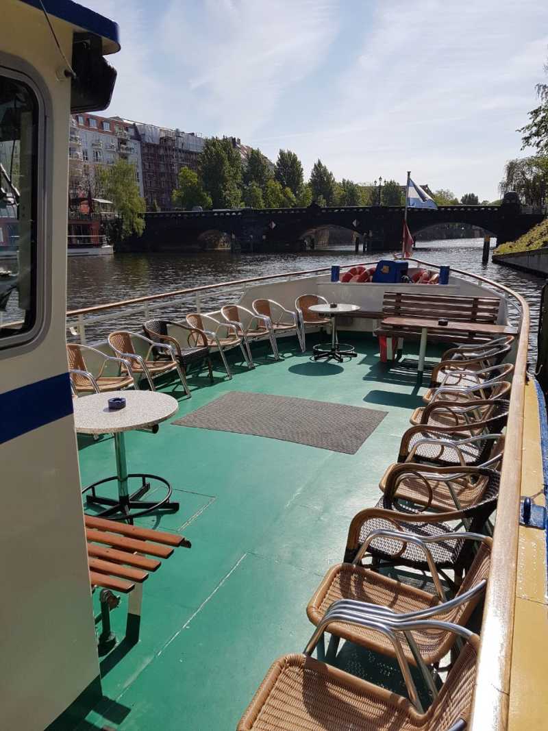 Large foredeck with chairs on the party ship La Belle in Berlin