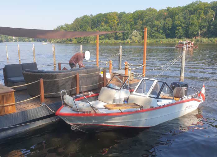 Rent a motorboat UMS 500 TT in Berlin