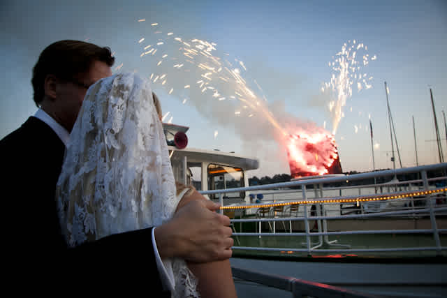 Hochzeit mit Feuerwerk auf dem Schiff Heiterkeit von Berlin Bootsverleih
