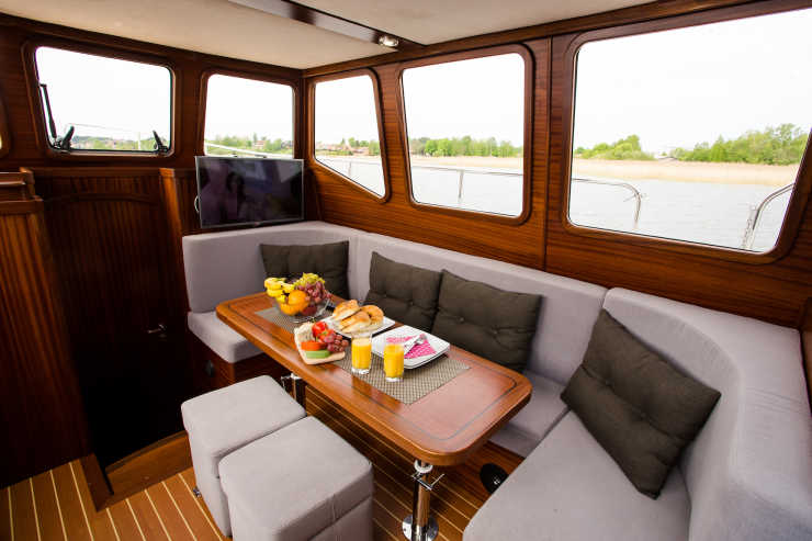 Dining table on the upper deck of the Nautiner houseboat
