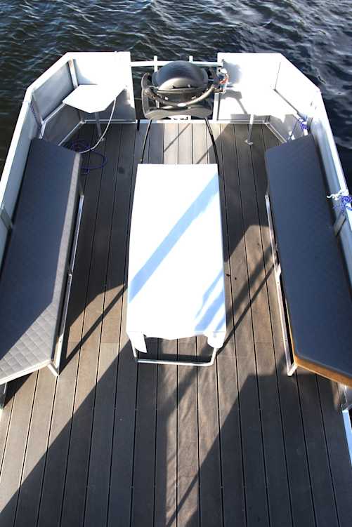 Barbecue Raft with slide | raft rental Lake Tegel