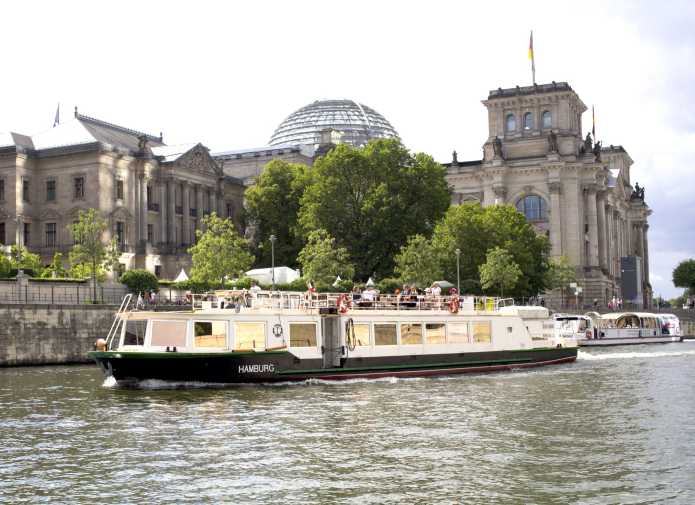 Bootstour vorbei am Reichstag mit der Hamburg 