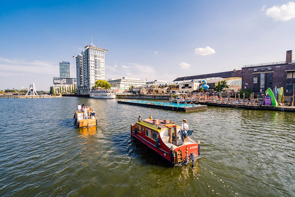 The water carriages from Berlin Bootsverleih in front of the Badeschiff in Treptow