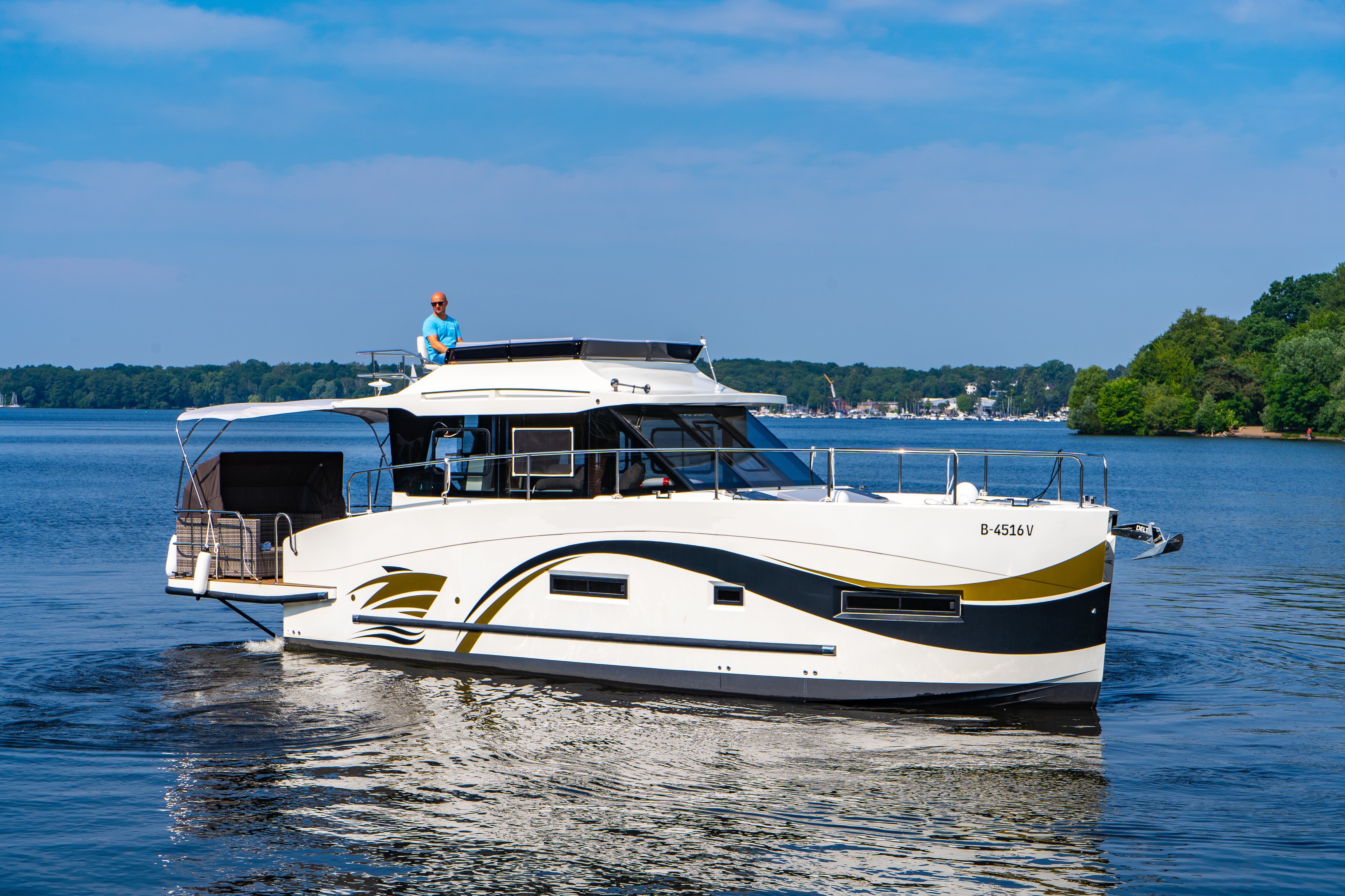 Rent a houseboat in Berlin Boat rental