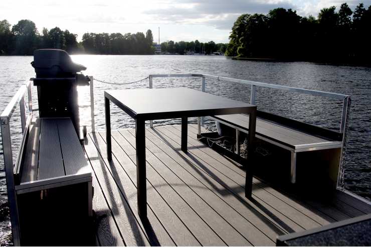 Foredeck of the barbecue raft in Tegel